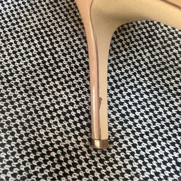 BCBGeneration sz 8.5 high stiletto heels in nude patent with pointed toe - Picture 6 of 6